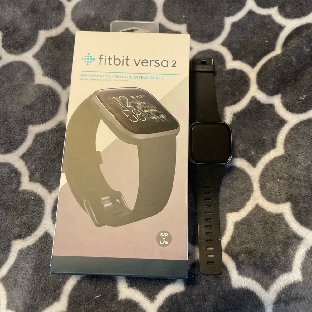 Fitbit Versa 2 charger included